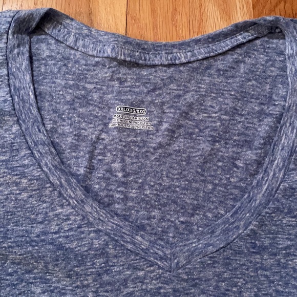 🎉HP4/5🎉NWT Women’s XXL NFL NY Giants V-Neck Tee - Picture 3 of 5